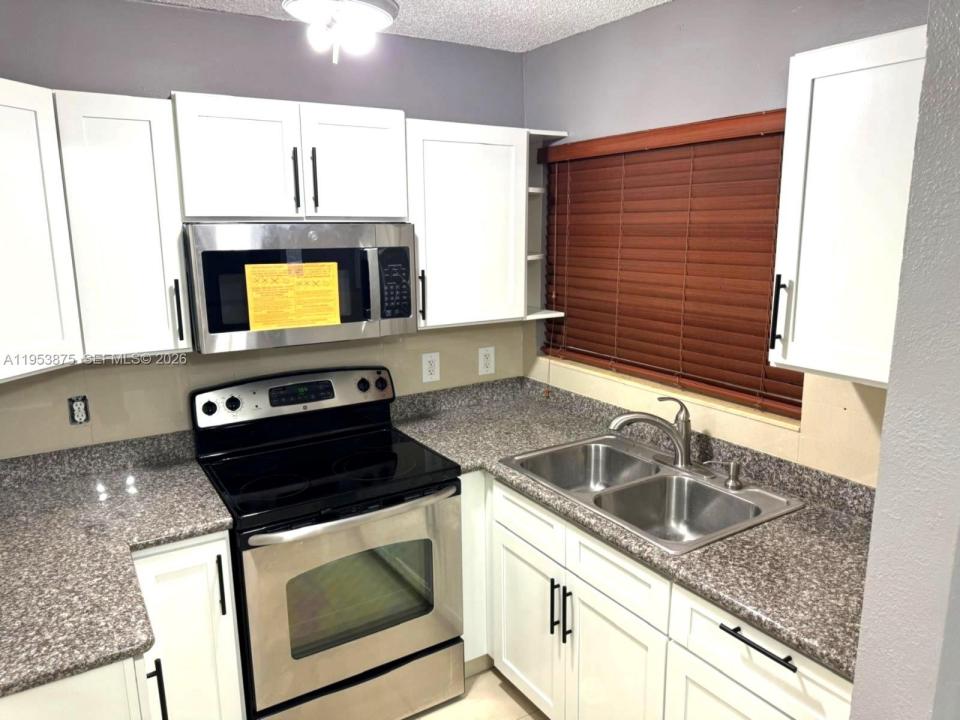 5461 W 24th Ave 25, Hialeah, Флорида 33016, Соединенные Штаты