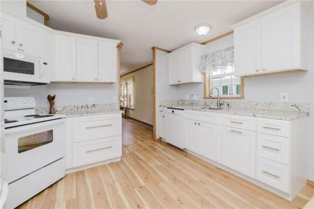 21 Nightingale Lane, Tiverton, RI 02878, USA