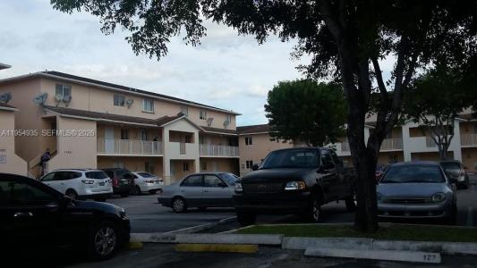 3021 W 76 St C212, Hialeah Gardens, Florida 33018, USA