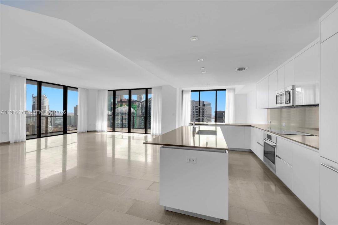 88 SW 7th St 3711, Miami, Florida 33130, USA