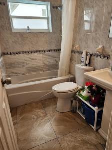 4241 NW 36th Ave, Lauderdale Lakes, Florida 33309, USA