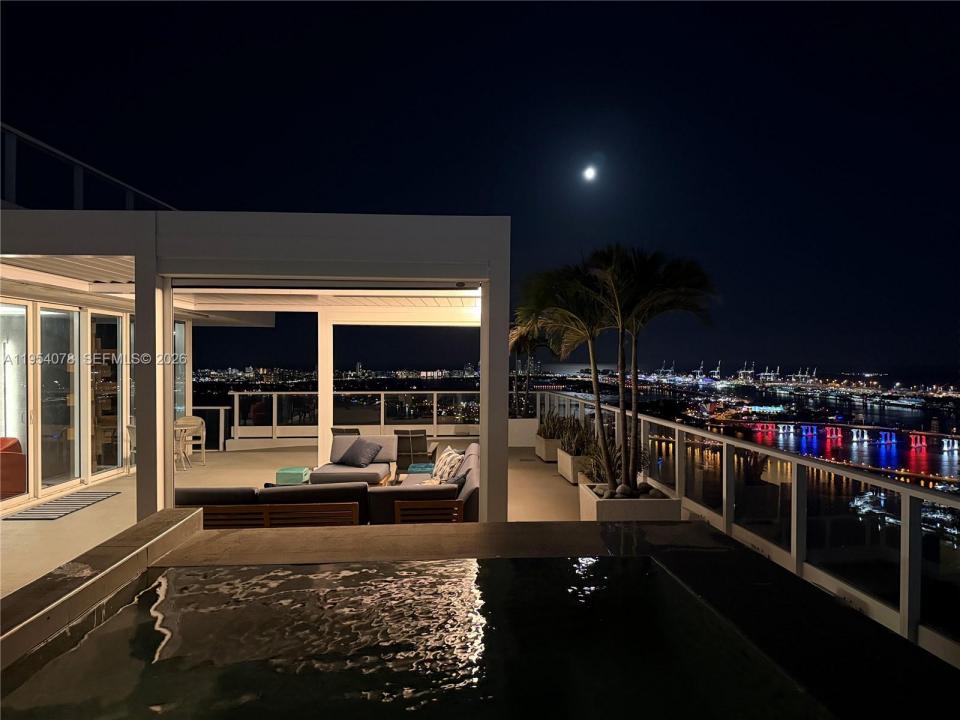 2020 N Bayshore Dr PH-4104, Miami, Florida 33137, USA