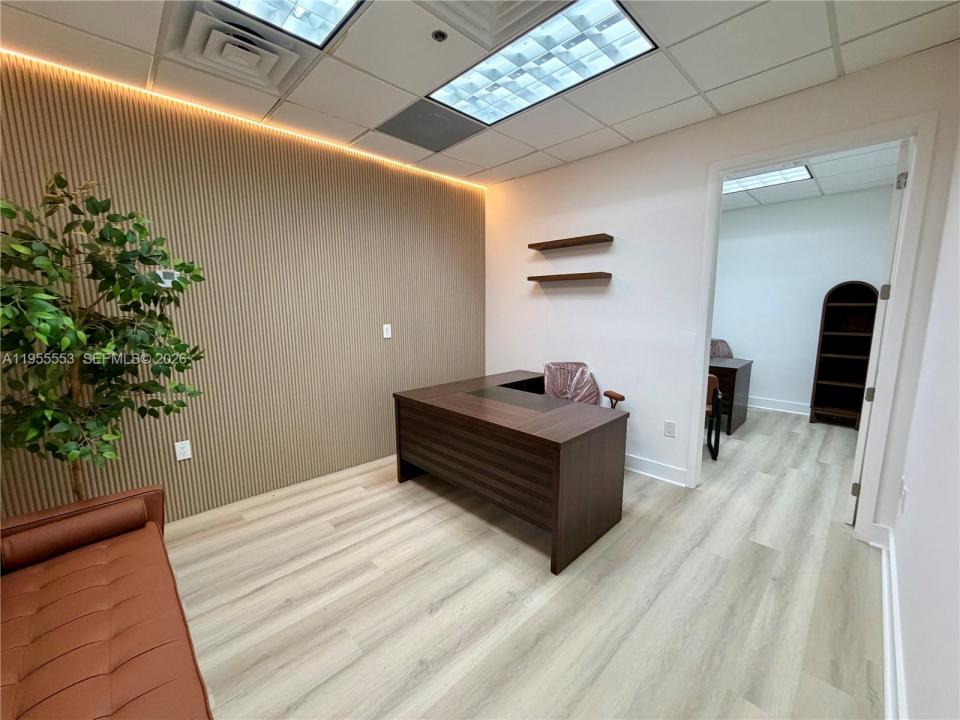 7500 NW 25th St 205, Miami, Florida 33122, USA