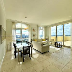 19501 W Country Club Dr TS-05, Aventura, Florida 33180, USA