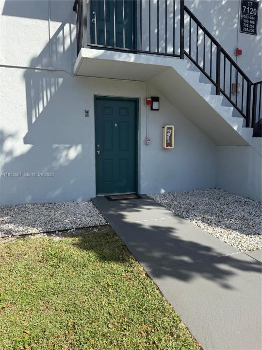 7120 NW 179th St 105, Hialeah, Florida 33015, USA