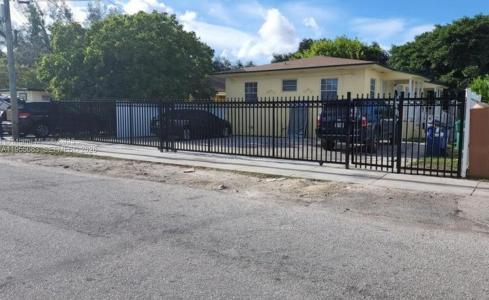 2729 NW 47th St, Miami, Florida 33142, USA