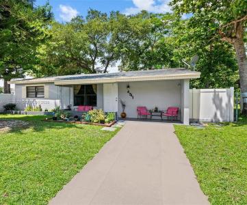 4741 SW 25th Ter, Dania Beach, Florida 33312, USA