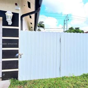 13249 SW 200th Ter 1, Miami, Florida 33177, USA