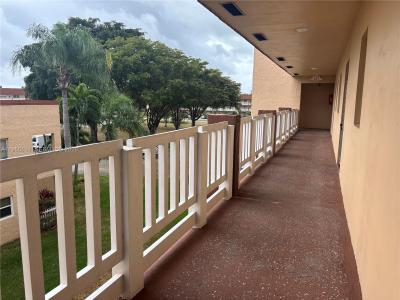 9041 Sunrise Lakes Blvd 311, Sunrise, Florida 33322, USA