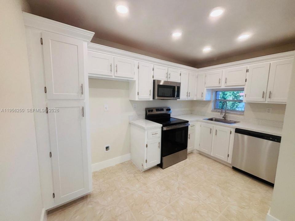 411 S Hollybrook Dr 305, Pembroke Pines, Florida 33025, Stati Uniti