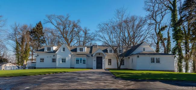 20 Ravine Road N, North Hempstead, New York 11023, États-Unis