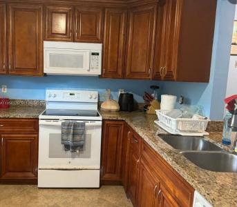 4321 NW 9th Ave 104, Deerfield Beach, Florida 33064, USA