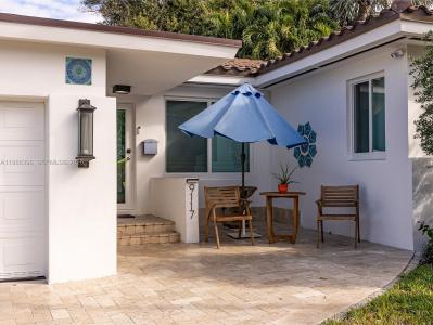 9117 Carlyle Ave, Surfside, Florida 33154, USA