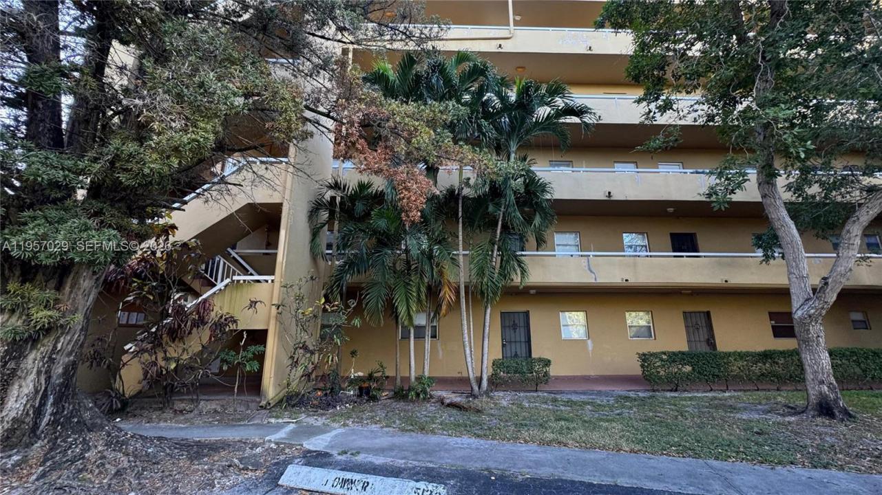 4111 Stirling Rd 102, Dania Beach, Florida 33314, Stati Uniti