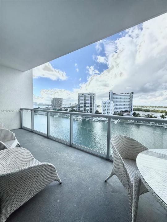 7928 East Dr 905, North Bay Village, Floride 33141, États-Unis