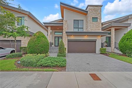 10250 NW 76th Ter, Doral, Floryda 33178, USA