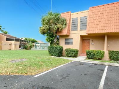 9151 Orchid Tree Ln 131, Pembroke Pines, Florida 33024, USA