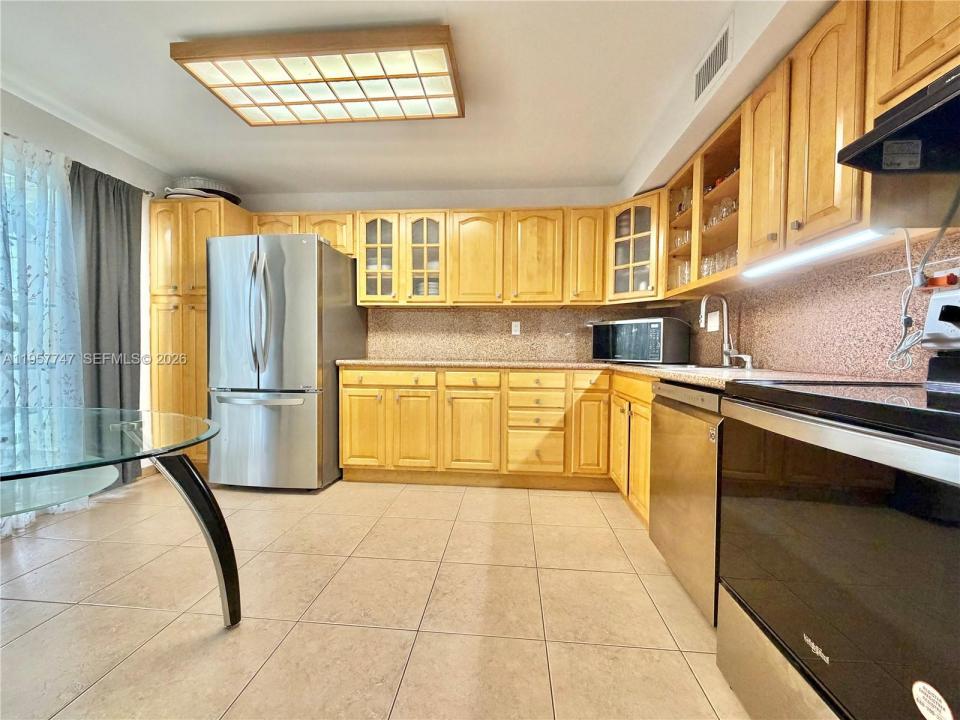 2203 NE 7th St 14, Hallandale Beach, Flórida 33009, Estados Unidos