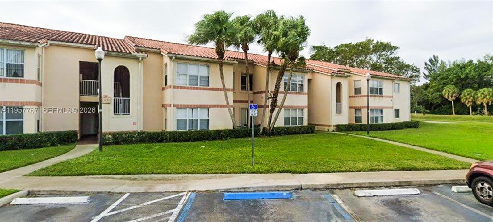 3300 N Pinewalk Dr N 1915, Margate, Florida 33063, USA