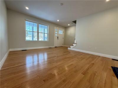 33 Hemlock Avenue, Cranston, RI 02910, USA