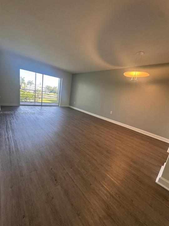 8600 Sunrise Lakes Blvd 303, Sunrise, Florida 33322, USA