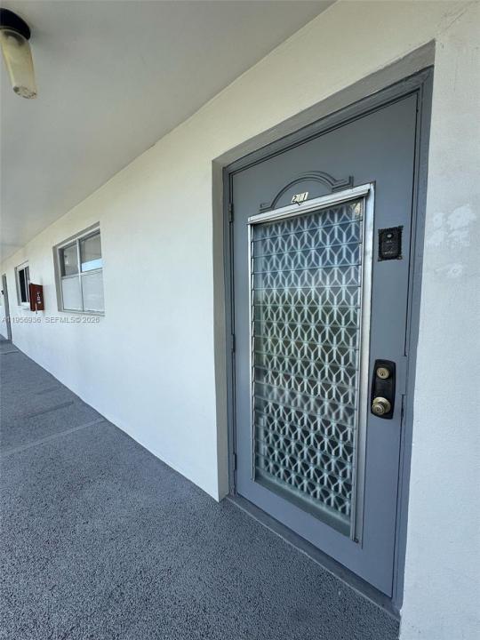 8450 Sunrise Lakes Blvd 211, Sunrise, Floride 33322, États-Unis