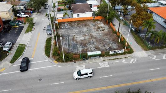 705 NW 18th Pl, Miami, Florida 33125, USA