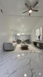 7085 W Sunrise Blvd 7085, Plantation, Florida 33313, USA