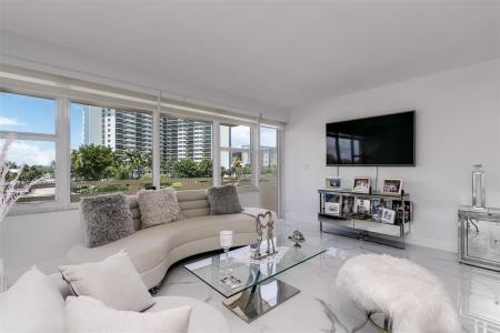 3333 NE 34th Street 304, Fort Lauderdale, Florida 33308, USA