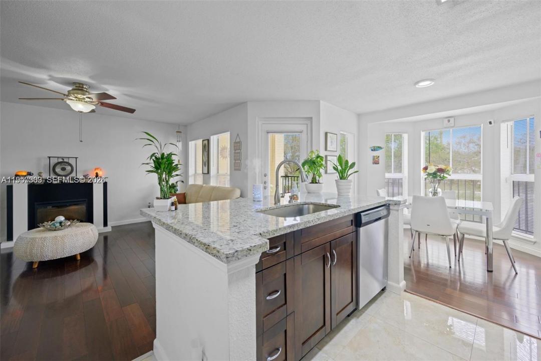 777 Riverside Dr 1521, Coral Springs, Florida 33071, USA