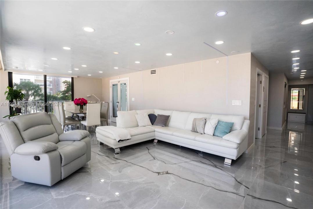 210 174th St 309, Sunny Isles Beach, Florida 33160, USA