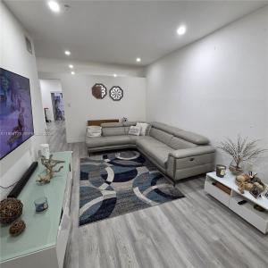 6940 NW 179th St 203-7, Hialeah, Florida 33015, USA