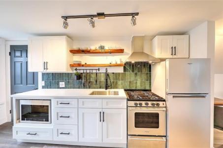 73 Washburn Avenue, East Providence, RI 02916, USA