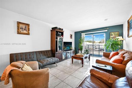 12890 NE 8th Ave 203, North Miami, Florida 33161, USA