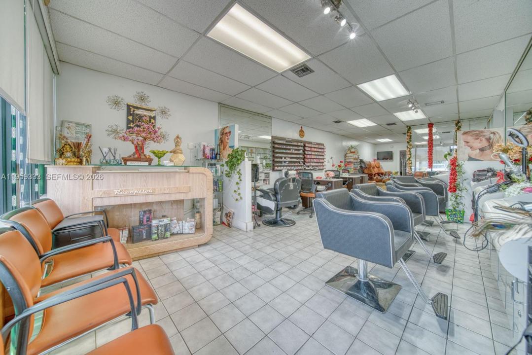 Full-Service Beauty Salon For Sale In Sweetwater, Sweetwater, Florida 33174, Estados Unidos
