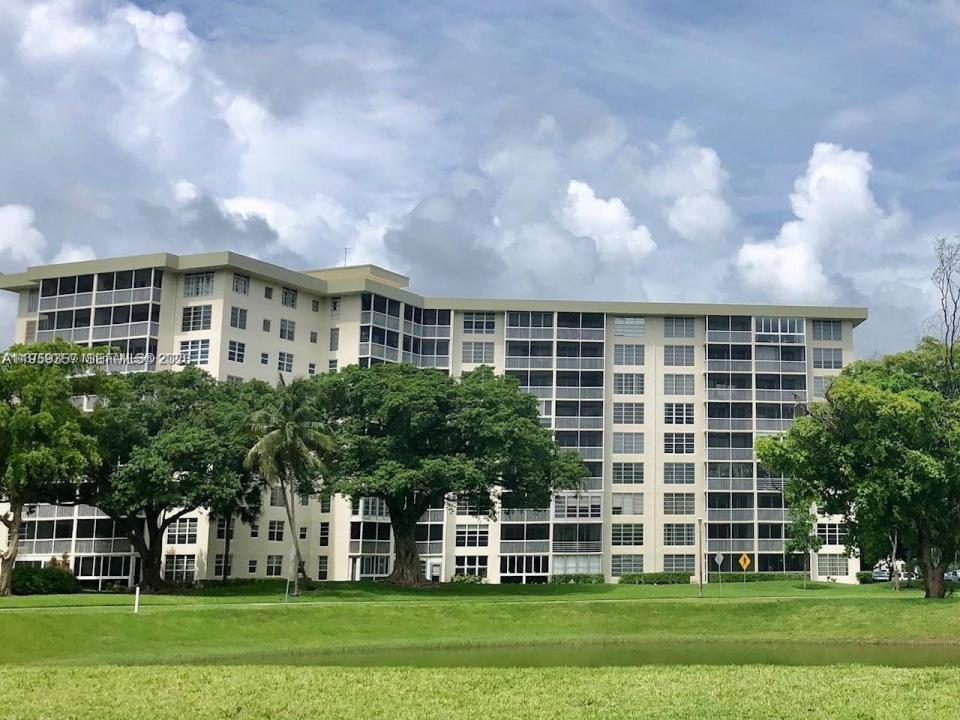2940 N Course Dr 910, Pompano Beach, Floryda 33069, USA