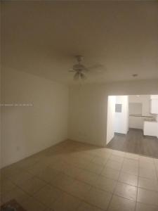 8220 Byron Ave 12, Miami Beach, Florida 33141, USA