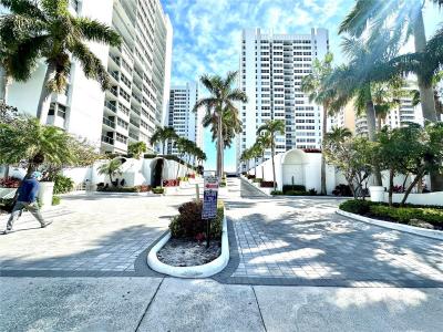 1904 S Ocean Dr 701, Hallandale Beach, Florida 33009, USA