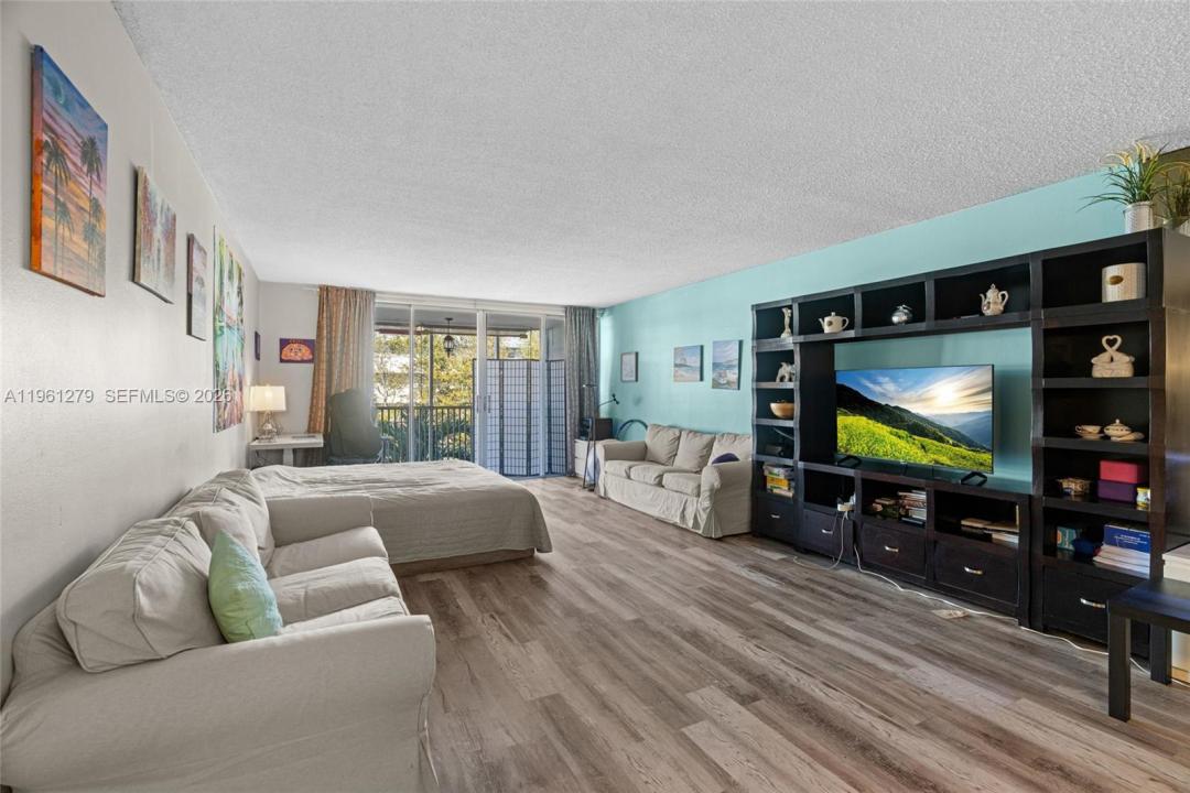 1690 NE 191st St 314-1, Miami, Florida 33179, USA
