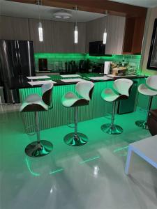 2801 NE 183rd St 310W, Aventura, Florida 33160, USA