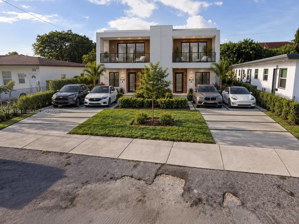 10 Nw St, Hallandale Beach, Florida 33009, USA