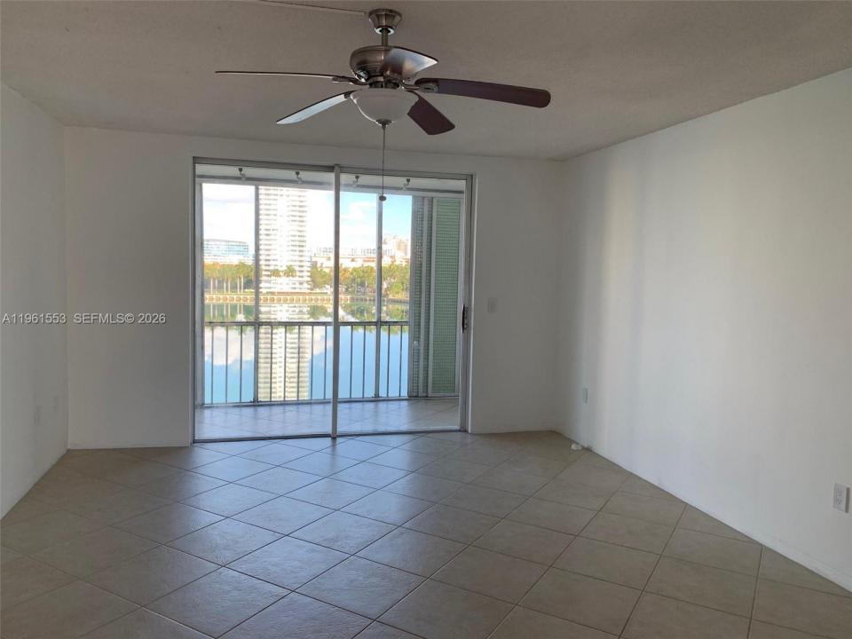 2999 POINT EAST DR C609, Aventura, Floride 33160, États-Unis