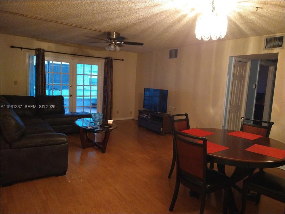 7554 Stirling Rd 105, Davie, Florida 33024, Amerika Birleşik Devletleri