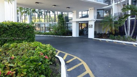 800 Parkview Dr 416, Hallandale Beach, Florida 33009, USA