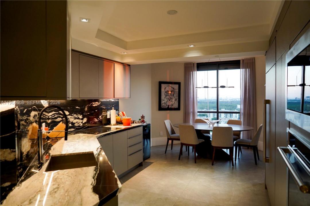 2000 Island Blvd 2404, Aventura, Floride 33160, États-Unis