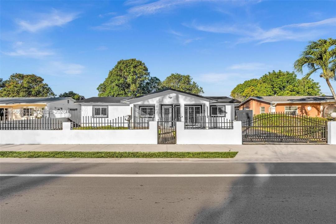 560 N Perviz Ave, Opa-Locka, フロリダ 33054, アメリカ合衆国