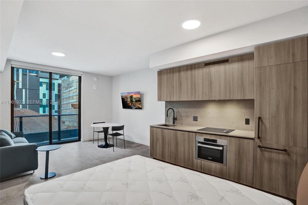 121 NE 5th Street 807, Miami, Floride 33132, États-Unis