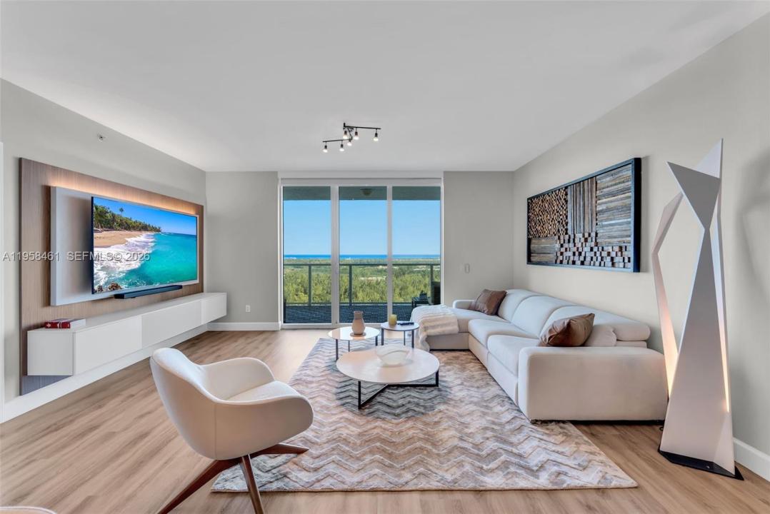 14951 Royal Oaks Ln 2201, North Miami, Florida 33181, USA