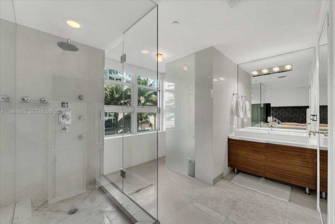 3739 Collins Ave N-207, Miami Beach, Floride 33140, États-Unis
