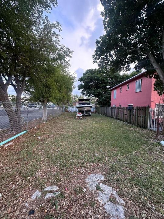 2754 NW 46th St, Miami, Florida 33142, USA